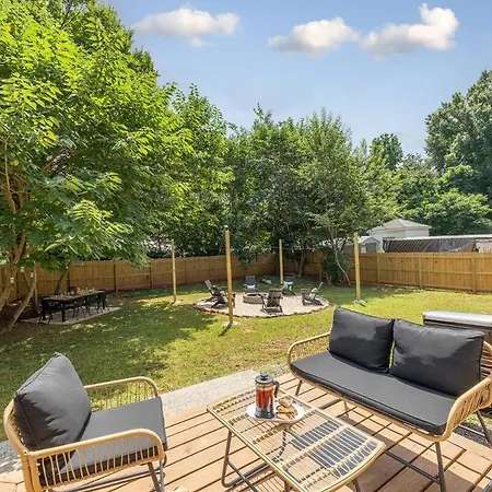 Holiday home Luxe 3 Bedroom Sleeps 6, With Backyard Oasis Charlotte