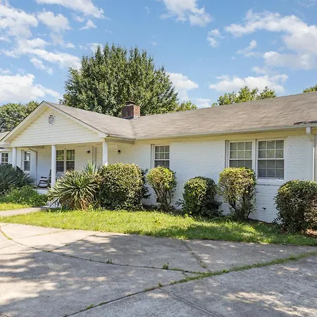 Centrally Located Ranch -15 Mins To Airport/uptown Apartment *