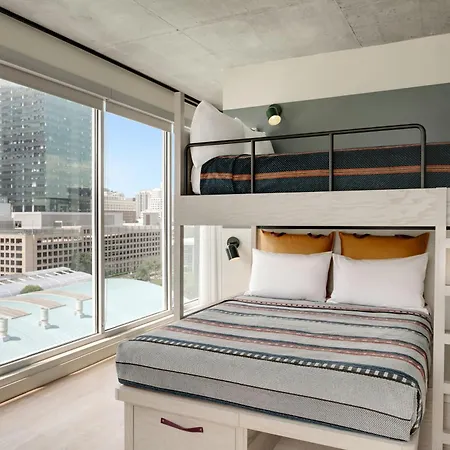 Moxy Downtown Hotel 3*