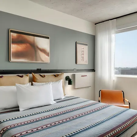 Hotel Moxy Downtown