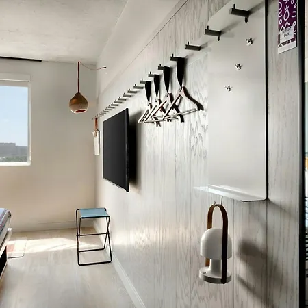 Hotel Moxy Downtown 3*