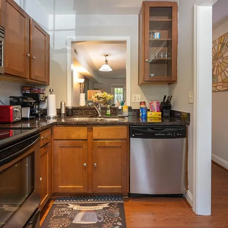 Amazing 2 Beds And 2 Baths Apartment *
