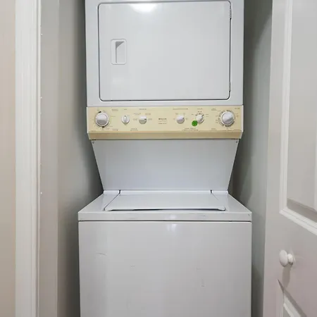 Amazing 2 Beds And 2 Baths *