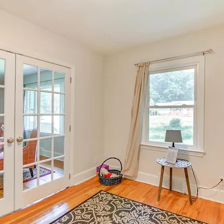 Holiday home 6 Mi To Uptown Family In *