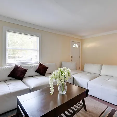 5 Mi To Uptown: Hideaway W/ Yard Holiday home *