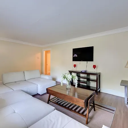 Holiday home 5 Mi To Uptown: Hideaway W/ Yard *