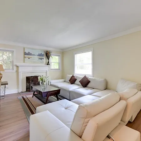 5 Mi To Uptown: Hideaway W/ Yard Holiday home
