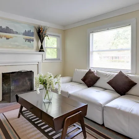 Holiday home 5 Mi To Uptown: Hideaway W/ Yard