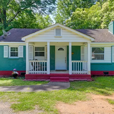 Holiday home 5 Mi To Uptown: Hideaway W/ Yard Charlotte