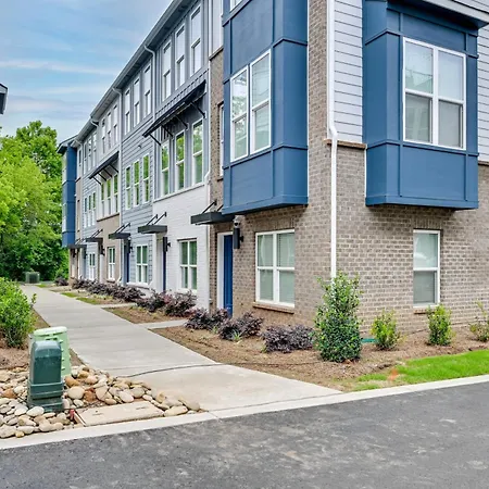 2 Mi To Uptown Charlotte: Family Townhome! *