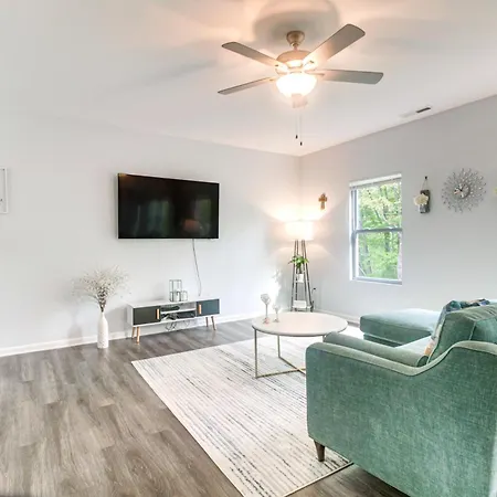 Holiday home & Play In Charlotte: Family W/ Deck