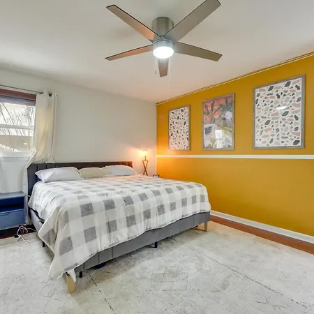 Holiday home 8 Mi To Uptown With Hot Tub In Charlotte! *