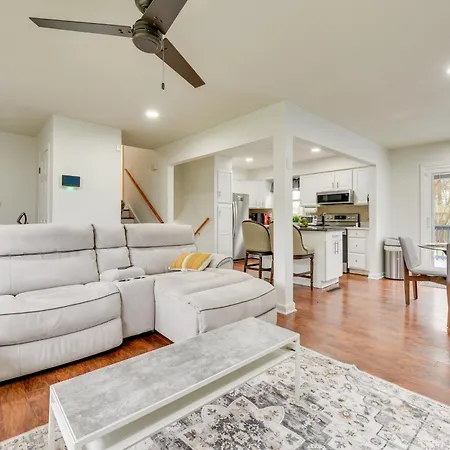 Holiday home 8 Mi To Uptown With Hot Tub In Charlotte! *