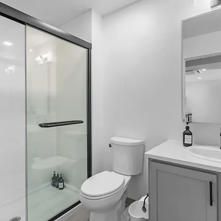 Luxe King 2br In South End Apartment