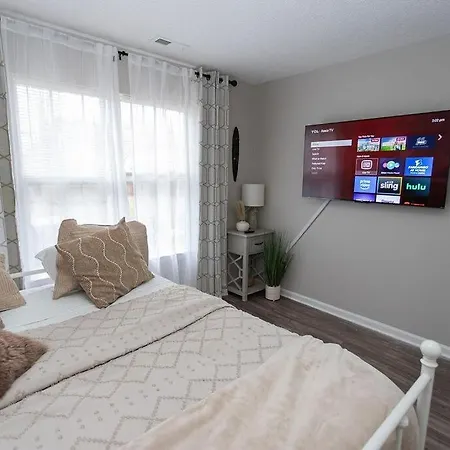 Holiday home 3 Bedroom House 10 Mins To Uptown