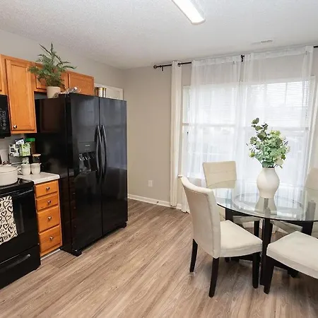 Holiday home 3 Bedroom House 10 Mins To Uptown