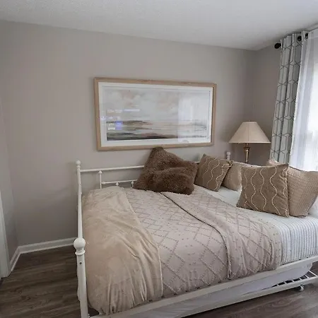 3 Bedroom House 10 Mins To Uptown Holiday home Charlotte