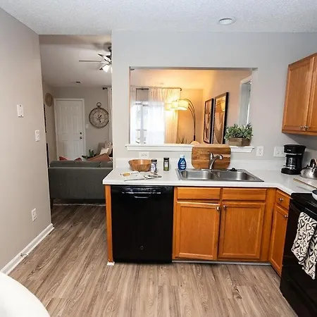 3 Bedroom House 10 Mins To Uptown Holiday home