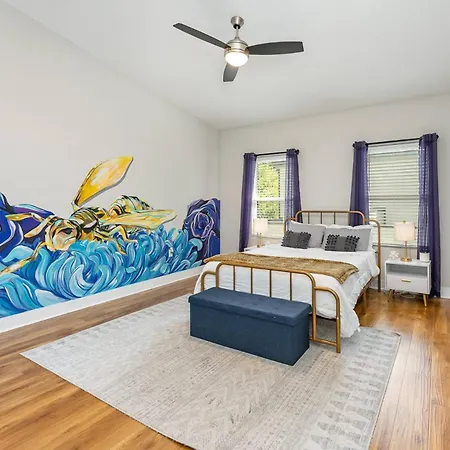Queen City's Nest Uptown Holiday home