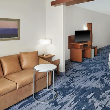 Hotel Fairfield & By Marriott Airport