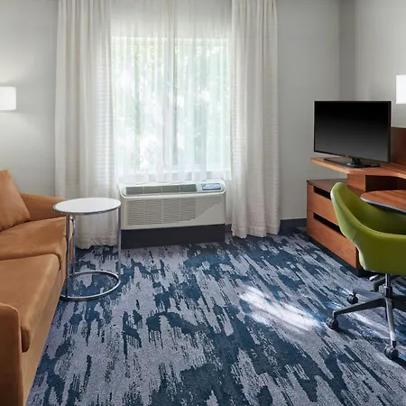 Hotel Fairfield & By Marriott Airport