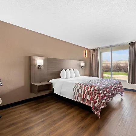 Motel Red Roof - Airport 2*