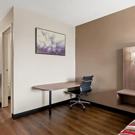 Red Roof - Airport Motel 2*