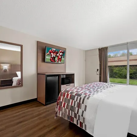 Red Roof - Airport Motel