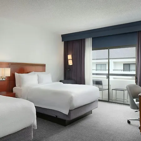 Hotel Courtyard Arrowood 3*