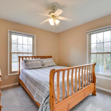 Cozy W/ Fenced Yard < 1 Mi Downtown Matthews! Holiday home *