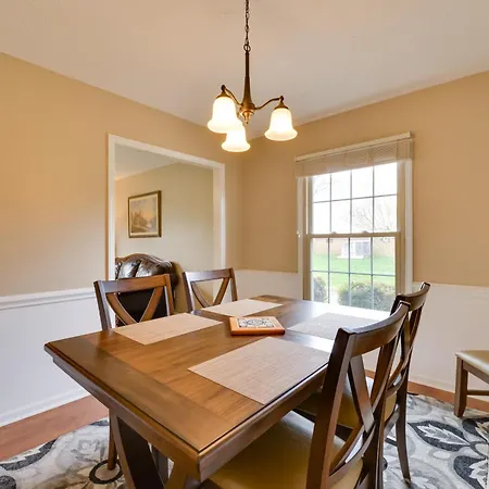 Cozy W/ Fenced Yard < 1 Mi Downtown Matthews!