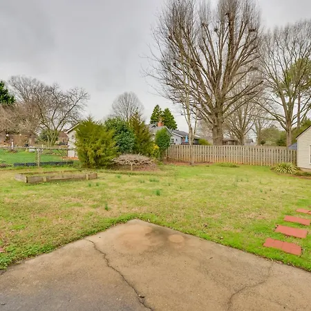 Cozy W/ Fenced Yard < 1 Mi Downtown Matthews!