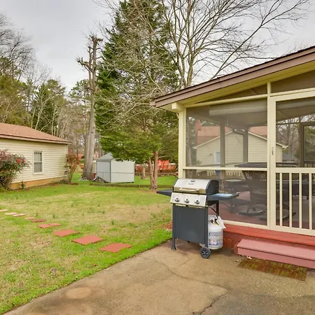Cozy W/ Fenced Yard < 1 Mi Downtown Matthews! Charlotte