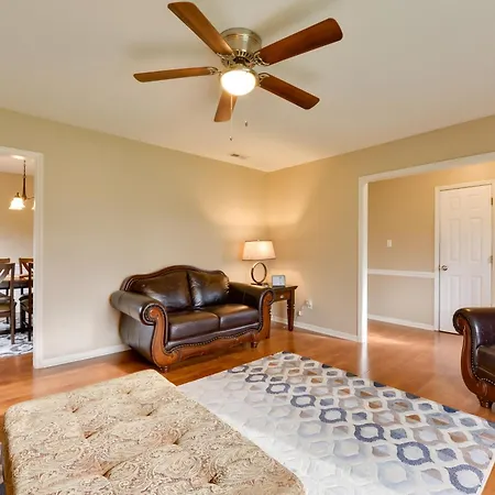 Cozy W/ Fenced Yard < 1 Mi Downtown Matthews! Holiday home