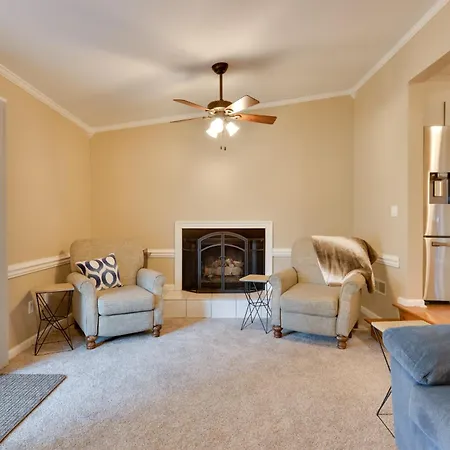Cozy W/ Fenced Yard < 1 Mi Downtown Matthews! Holiday home *