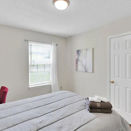 Modern & Pet-friendly 3br Near Clt Airport, Uptown, Hospitals Holiday home Charlotte