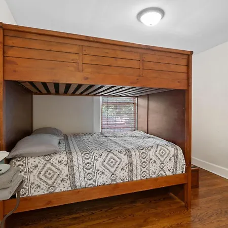 Holiday home Walking Distance To Restaurants Bars And Breweries *