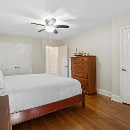 Walking Distance To Restaurants Bars And Breweries Holiday home Charlotte