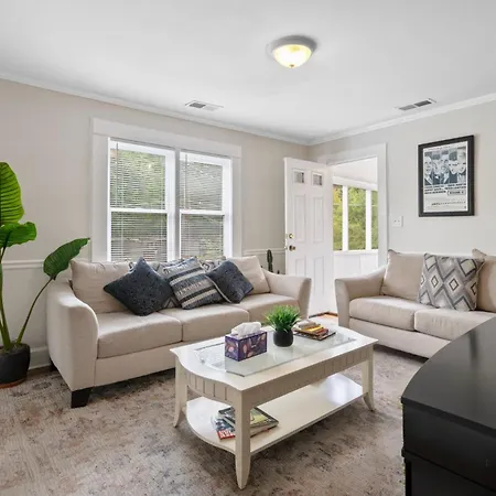 Walking Distance To Restaurants Bars And Breweries Holiday home *