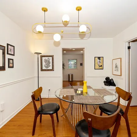 Trendy Bohemian Bungalow, Close To Uptown, Plaza & Noda
