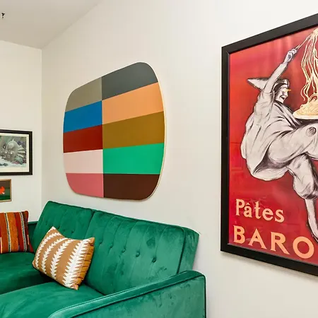 Trendy Bohemian Bungalow, Close To Uptown, Plaza & Noda Holiday home *