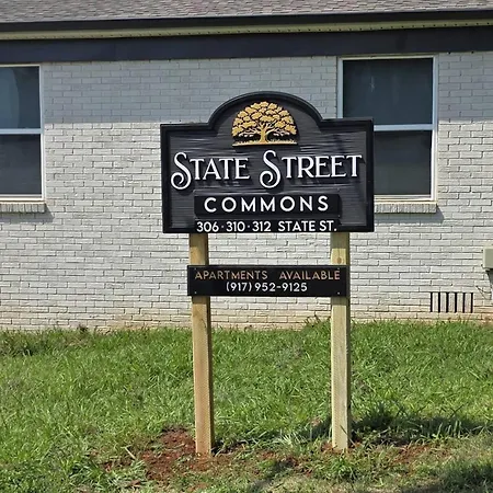 Chic 2br Townhouse W/ Smart Tv, Close To All! Apartment
