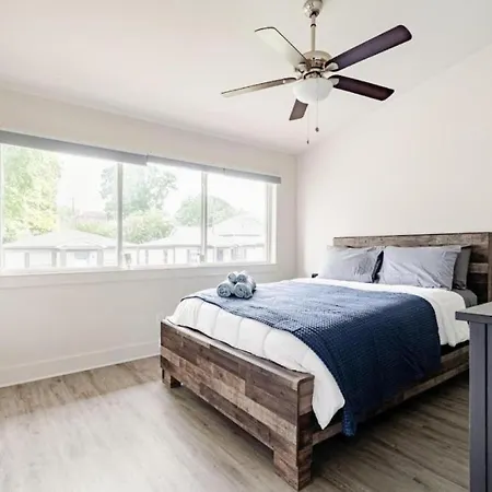 Chic 2br Townhouse W/ Smart Tv, Close To All! * Charlotte