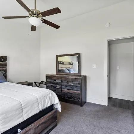 Apartment Sleek 2br Townhouse, Stones Throw To Uptown Charlotte