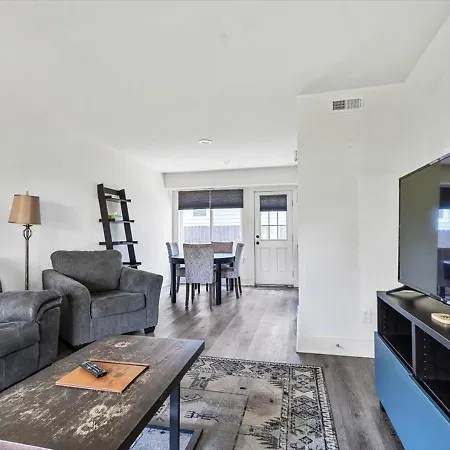 Apartment Sleek 2br Townhouse, Stones Throw To Uptown Charlotte