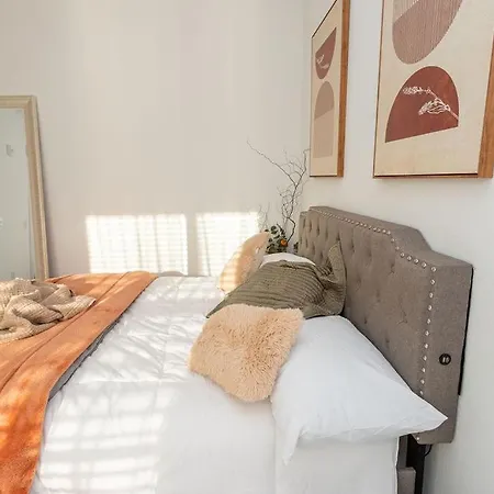 Apartment Beautiful In Concord With Swimming Pool And Gymn