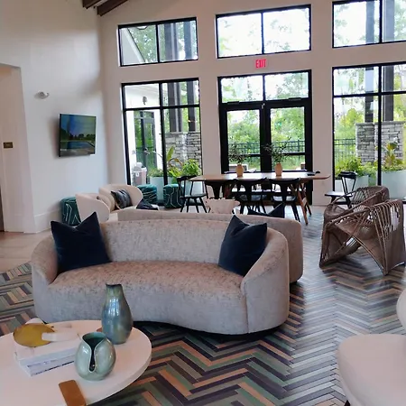 Apartment Beautiful In Concord With Swimming Pool And Gymn