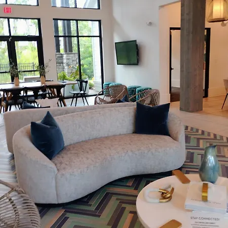 Beautiful In Concord With Swimming Pool And Gymn Apartment *