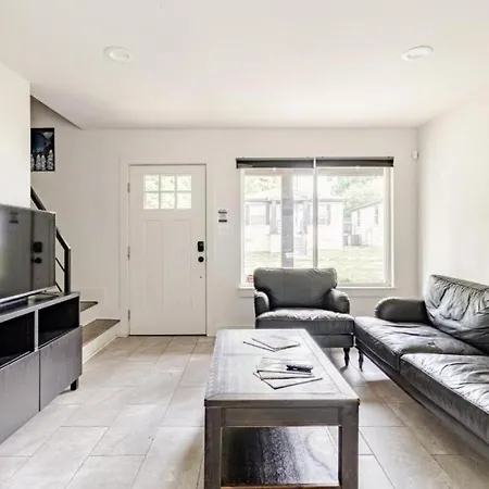 Apartment Chic 2br Townhouse W/ Smart Tv, Close To All!