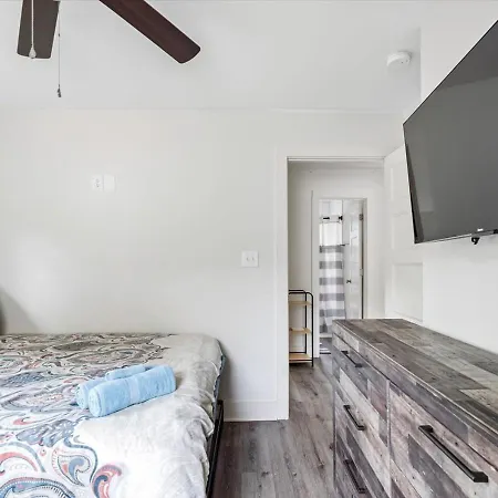 Uptown Nest By Stadium, Convention Center & Arena Apartment